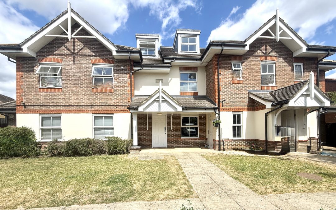 Two Bedroom Penthouse Apartment in TW14